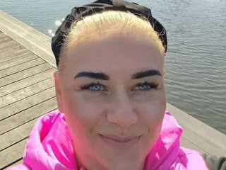 Alter: 36 / Jungfrau - Alter:  / normal - Geschlecht: Gruppe - Ausrichtung: bisexuell - Haare: blond / mittellang - Piercing: keins - bewebmaster-Alter:  - Hautfarbe: weiss - Augen: blau - Rasur: nicht rasiert